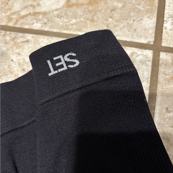 SET Active Black two piece set - Picture 3 of 9